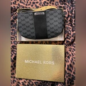 NWOT Michael Kors Black 🖤 & Gray 🩶Waist Fanny Pack Size L/ XL in original box 🌟